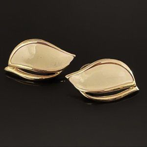 ✨Elegant VTG Italy Stud Earrings in Ivory Leaves